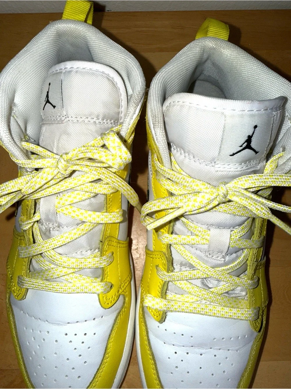 Air Jordan 1 Mid SE GS 